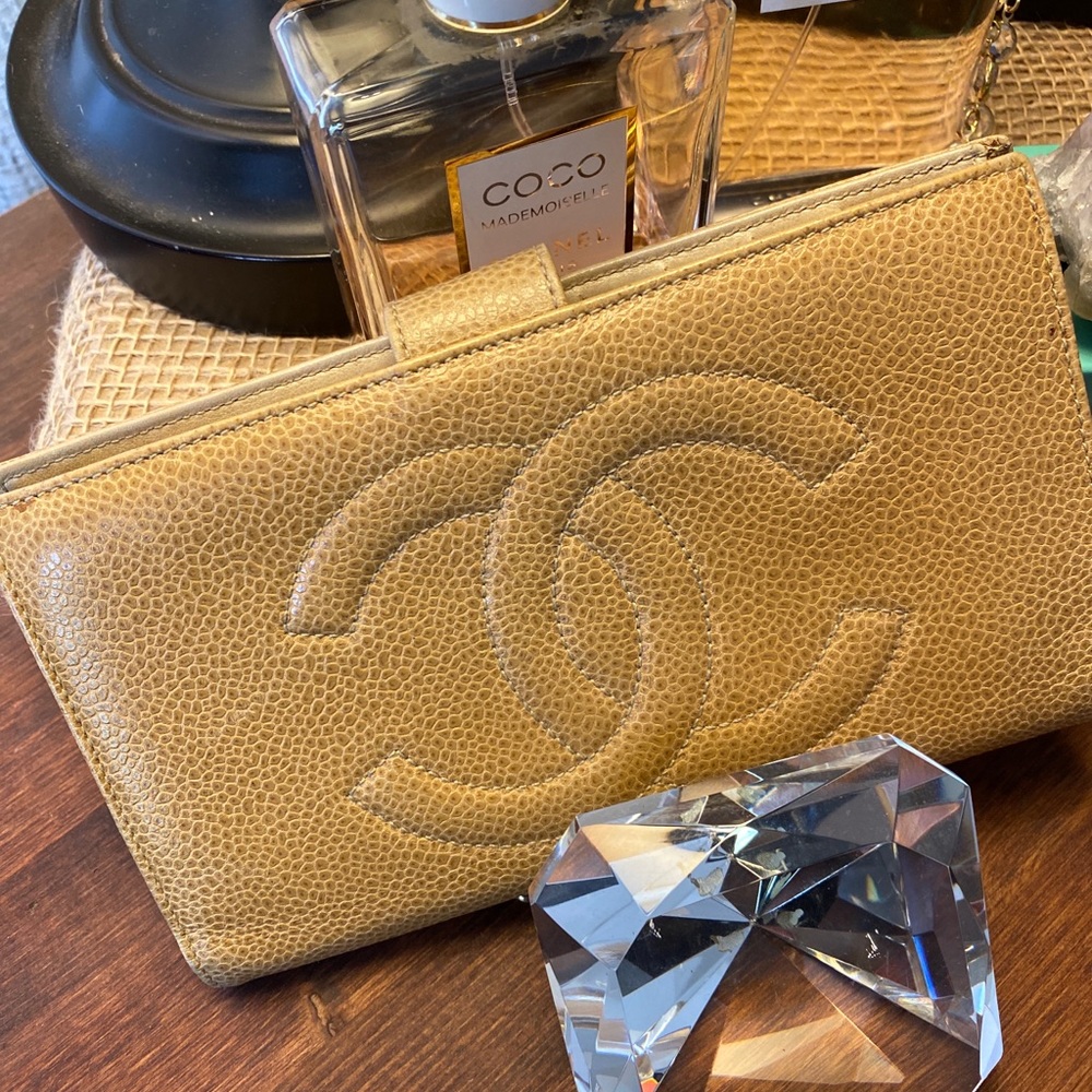 CHANEL CC Beige Long Caviar Leather Wallet